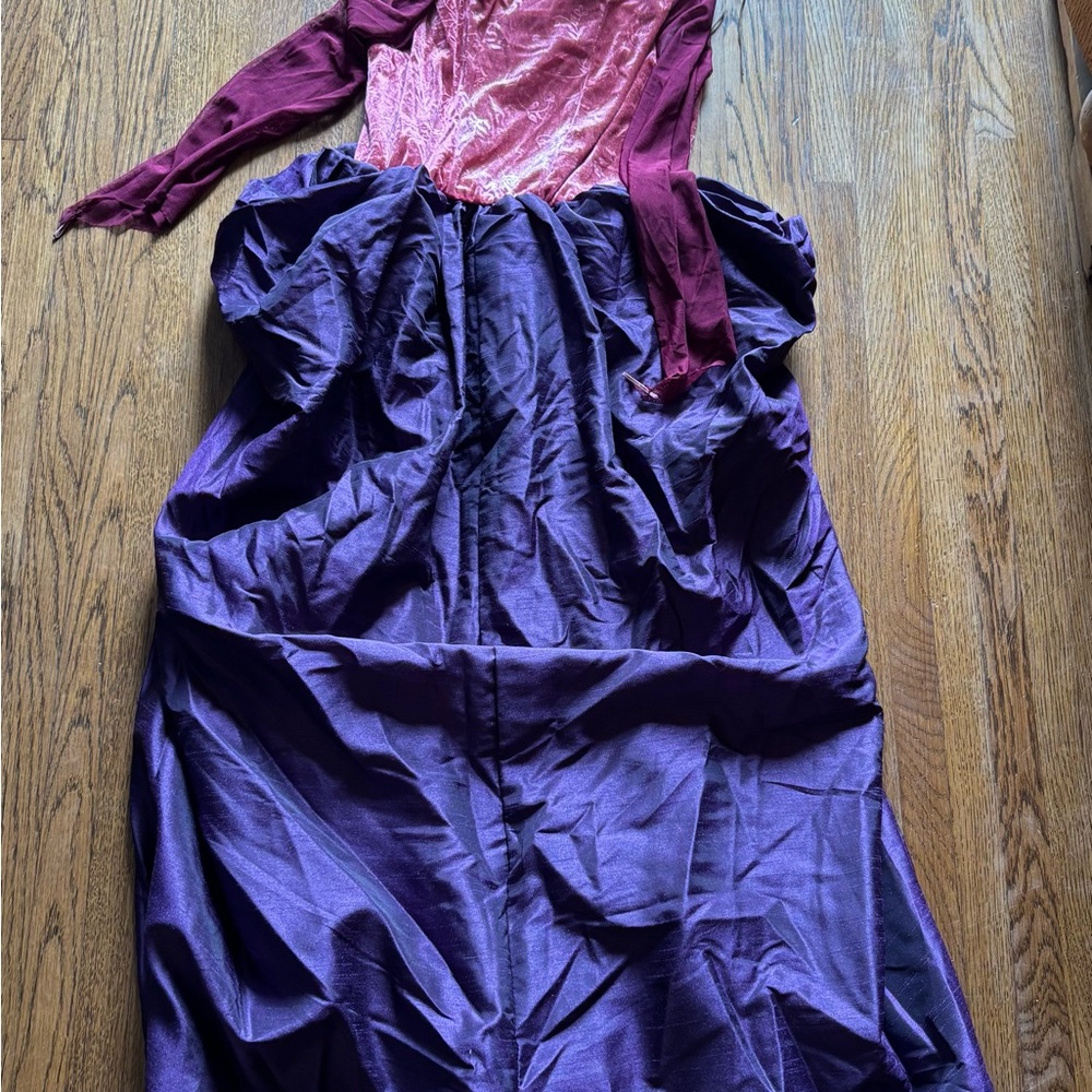 Girls Sarah Sanderson Costume from Hocus Pocus - Picture 8 of 8